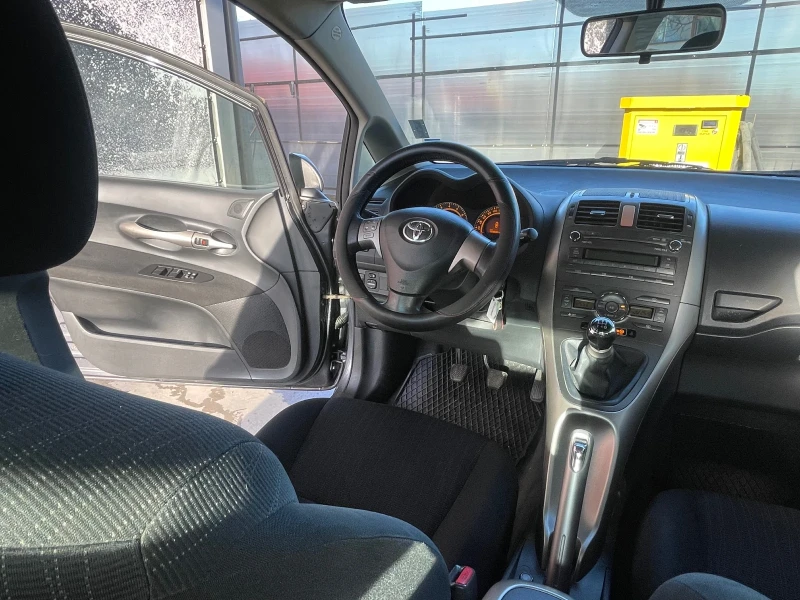 Toyota Auris 1.4, снимка 12 - Автомобили и джипове - 48805934