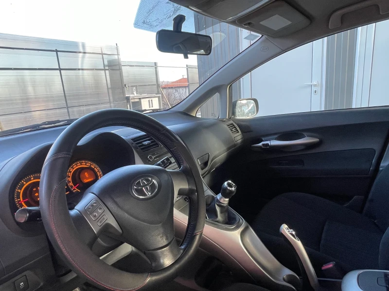 Toyota Auris 1.4, снимка 17 - Автомобили и джипове - 48805934