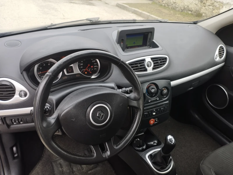 Renault Clio 1.2i Газ, снимка 9 - Автомобили и джипове - 49379734