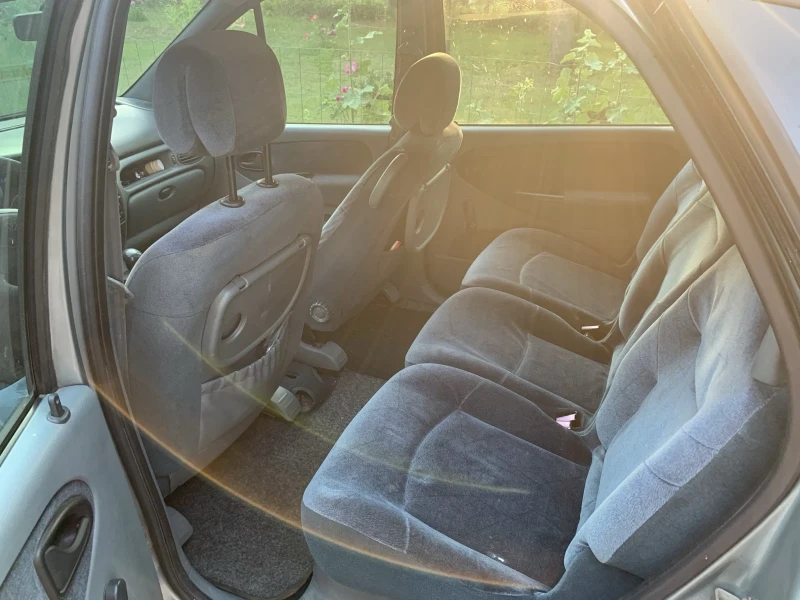 Renault Megane Scenic, снимка 9 - Автомобили и джипове - 51928391