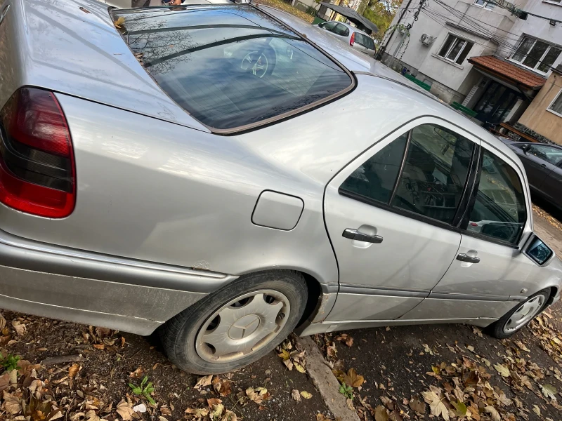 Mercedes-Benz 220, снимка 2 - Автомобили и джипове - 52352156