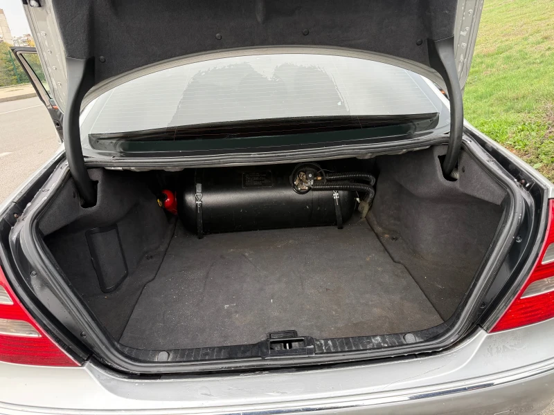 Mercedes-Benz E 200 Бензин-Газ, снимка 14 - Автомобили и джипове - 52449675