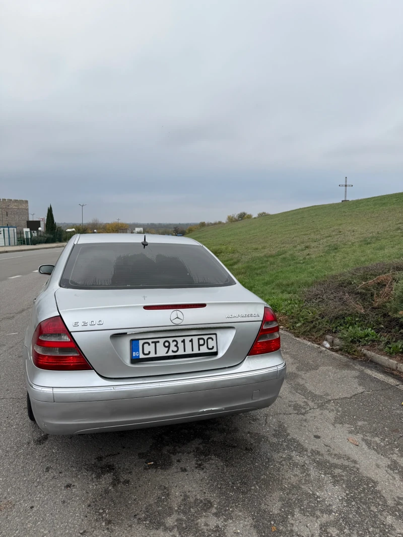 Mercedes-Benz E 200 Бензин-Газ, снимка 5 - Автомобили и джипове - 52449675