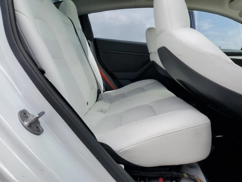 Tesla Model 3, снимка 10 - Автомобили и джипове - 52530154