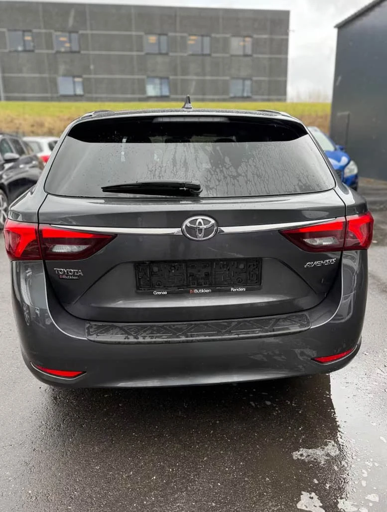 Toyota Avensis 1.8 бензин | Автоматик | очакван внос, снимка 5 - Автомобили и джипове - 53894342