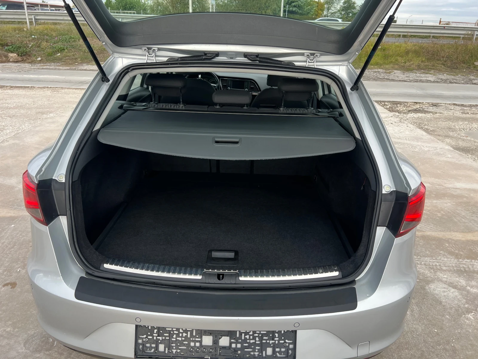 Seat Leon 2.0тди-автоматик-150к.с - изображение 7