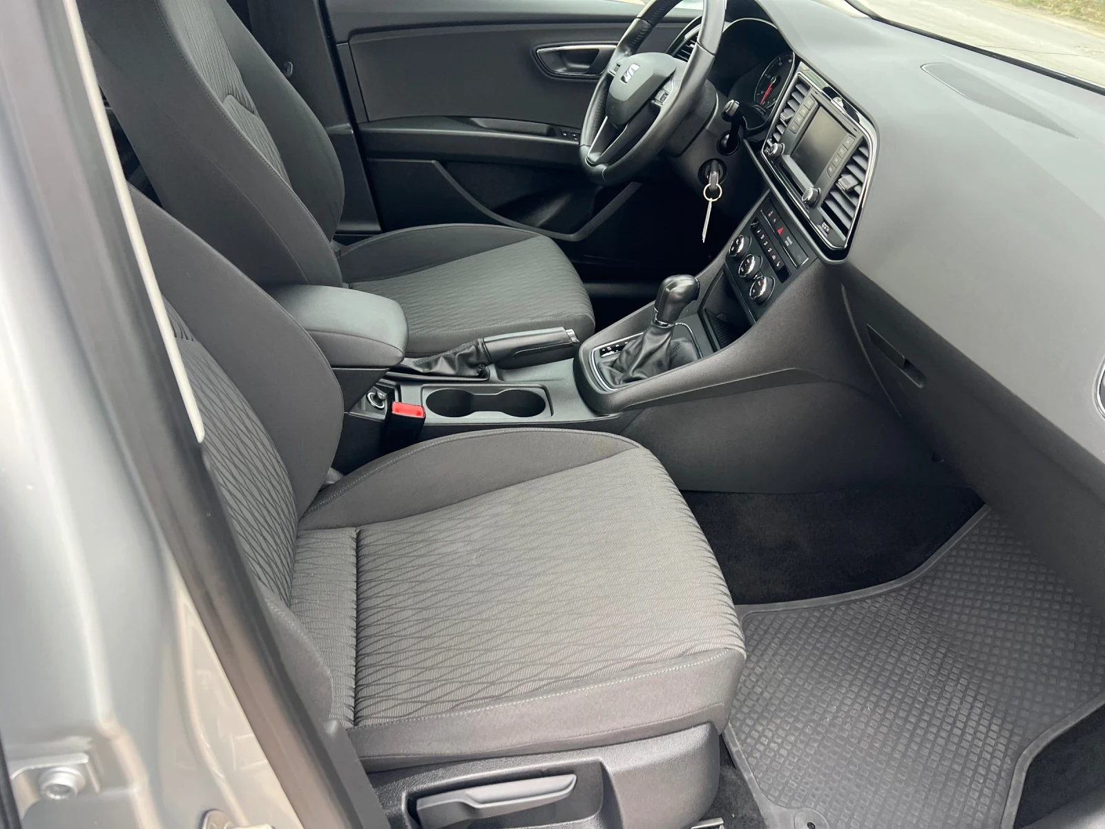 Seat Leon 2.0тди-автоматик-150к.с - изображение 10