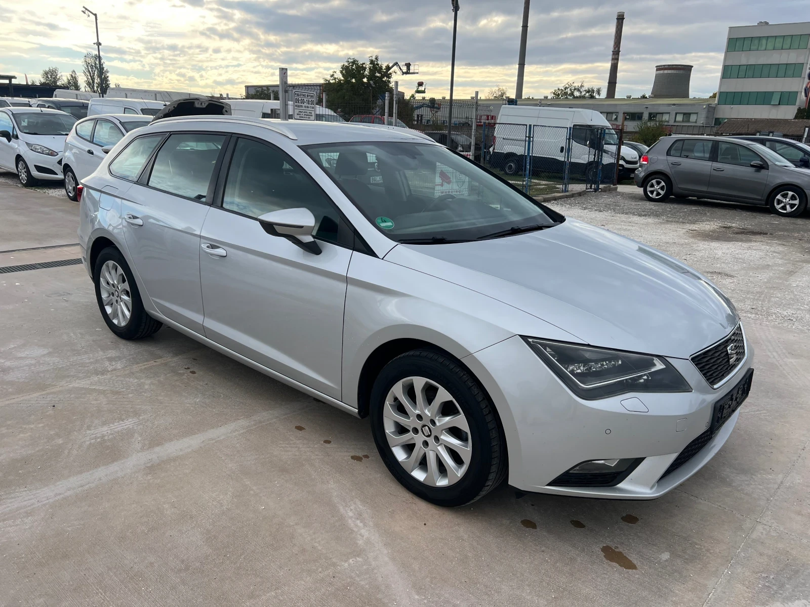 Seat Leon 2.0тди-автоматик-150к.с - изображение 3