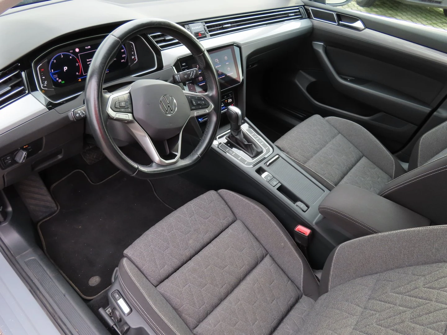 VW Passat Business 2.0 TDI SCR DSG | Mobile.bg � ����������� 4