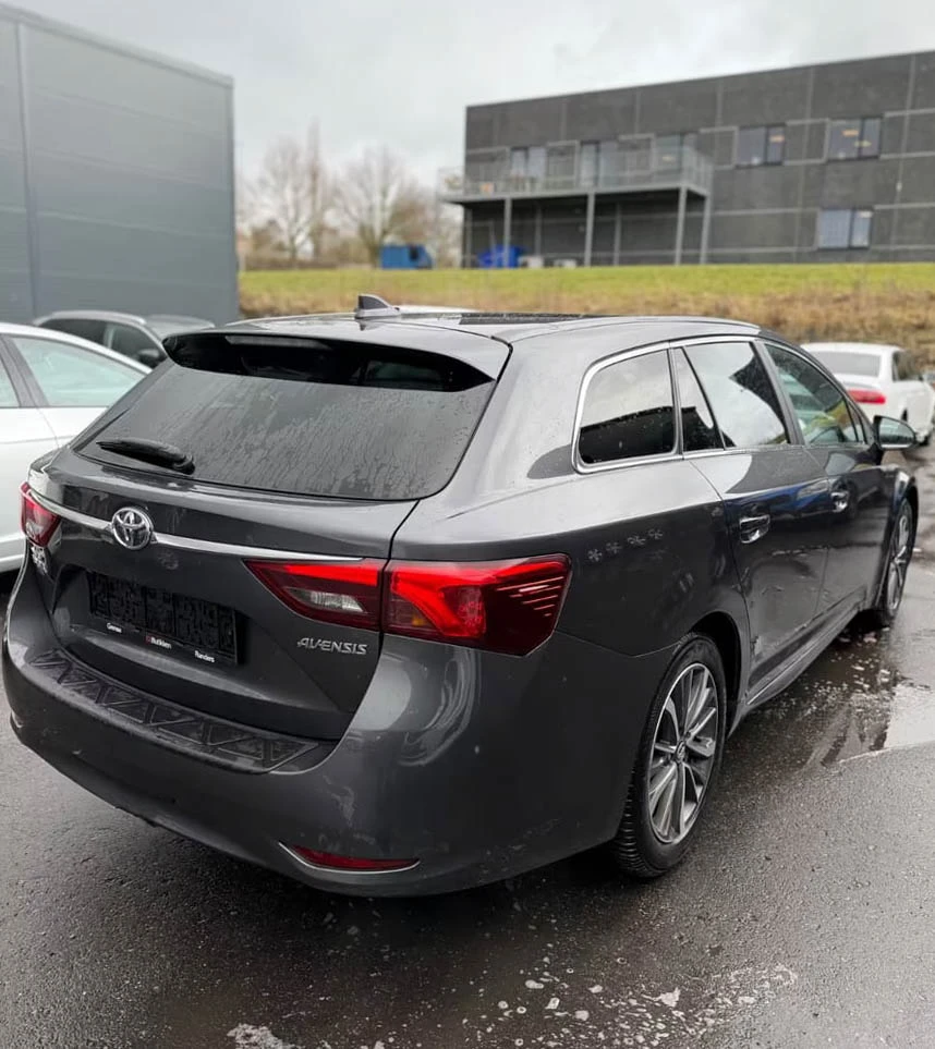 Toyota Avensis 1.8 бензин | Автоматик | очакван внос, снимка 3 - Автомобили и джипове - 53894342