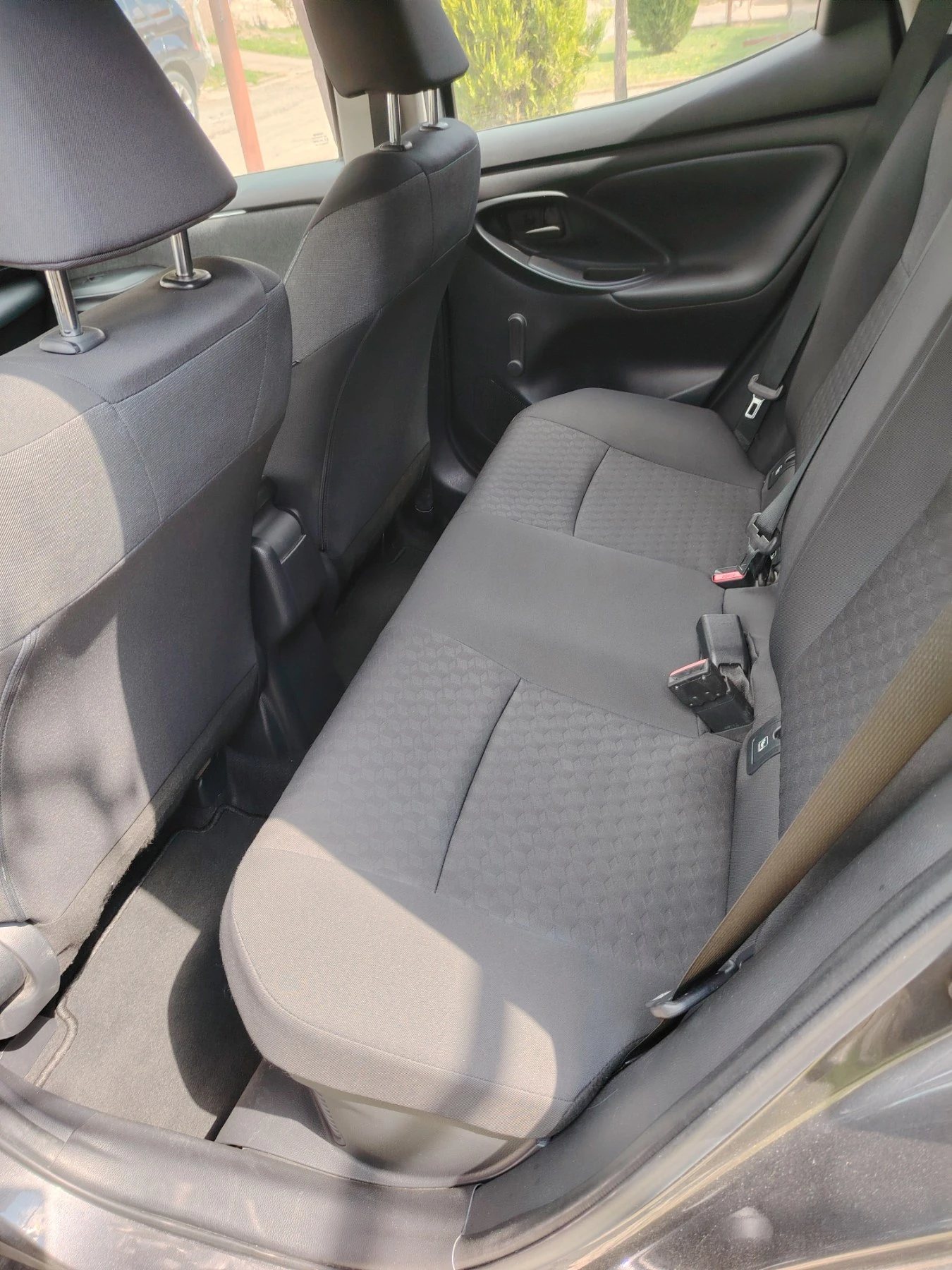 Toyota Yaris 1.5 , снимка 8 - Автомобили и джипове - 54411007