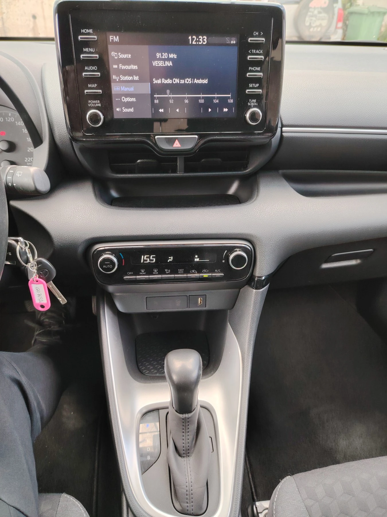 Toyota Yaris 1.5 , снимка 11 - Автомобили и джипове - 54411007