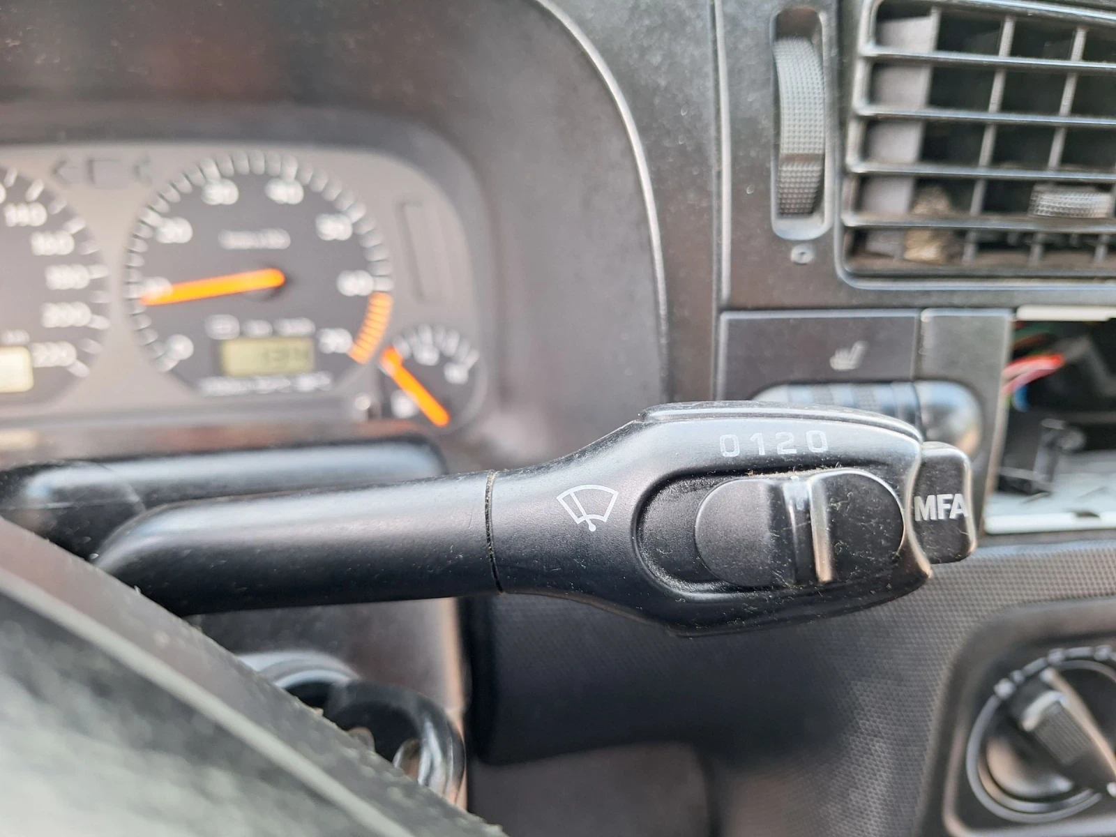 VW Golf 2.0 115 Автоматик, снимка 13 - Автомобили и джипове - 54633658