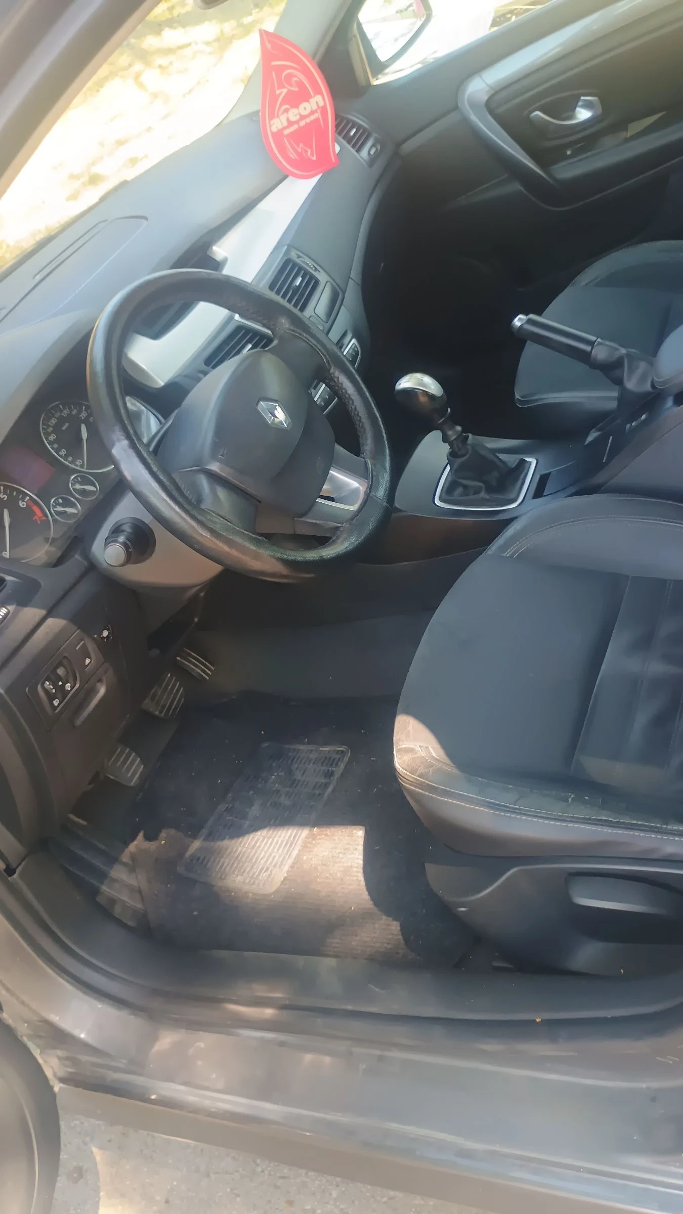 Renault Laguna 1.6 16V LPG, снимка 8 - Автомобили и джипове - 55155164