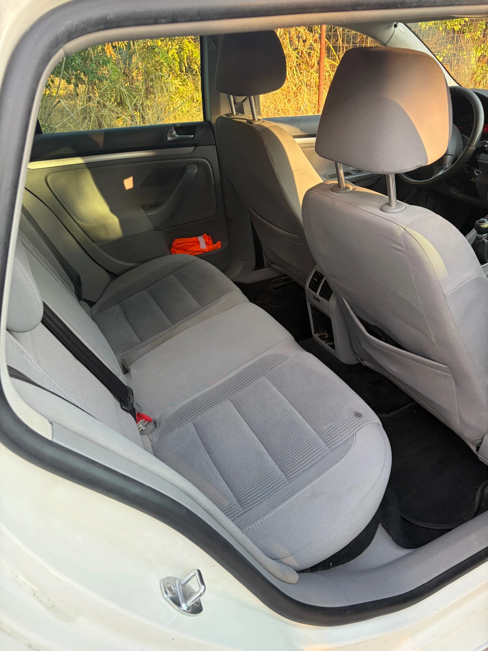VW Golf 1.9 TDI, снимка 7 - Автомобили и джипове - 56141434