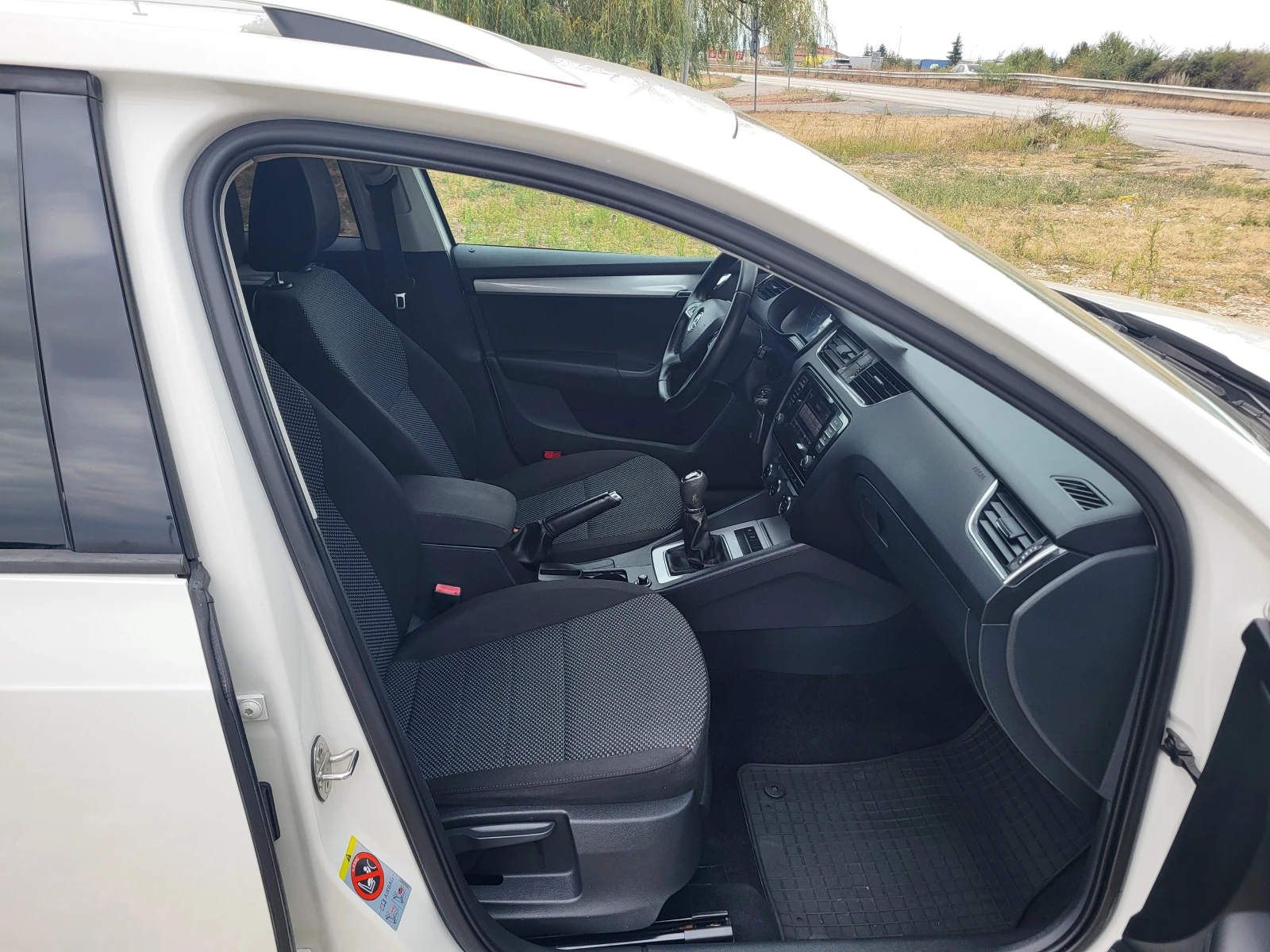 Skoda Octavia 1.6TDi, снимка 13 - Автомобили и джипове - 56273378