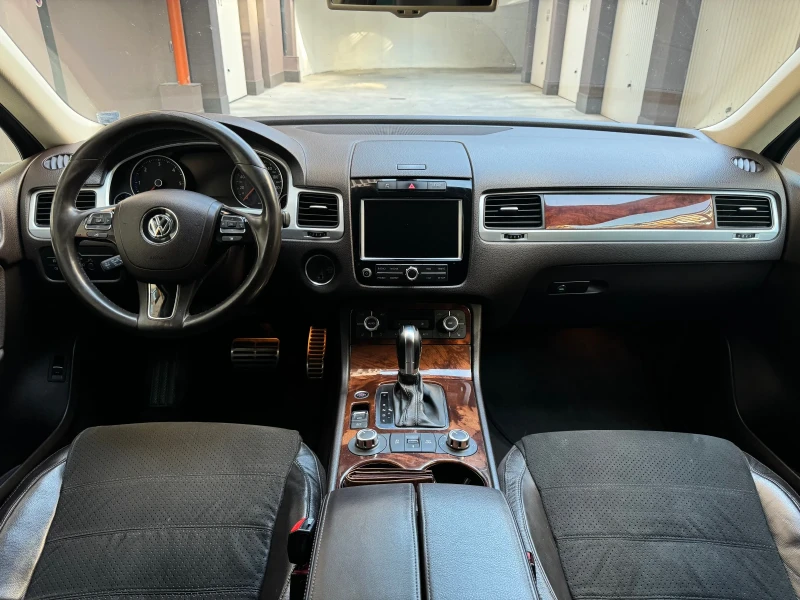 VW Touareg 4.2TDi Highline, снимка 7 - Автомобили и джипове - 47802603