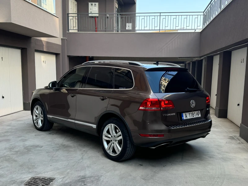 VW Touareg 4.2TDi Highline, снимка 4 - Автомобили и джипове - 47802603