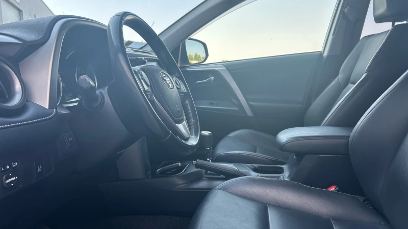 Toyota Rav4 2.5 HEV LUXURY AWD, снимка 9 - Автомобили и джипове - 51227372