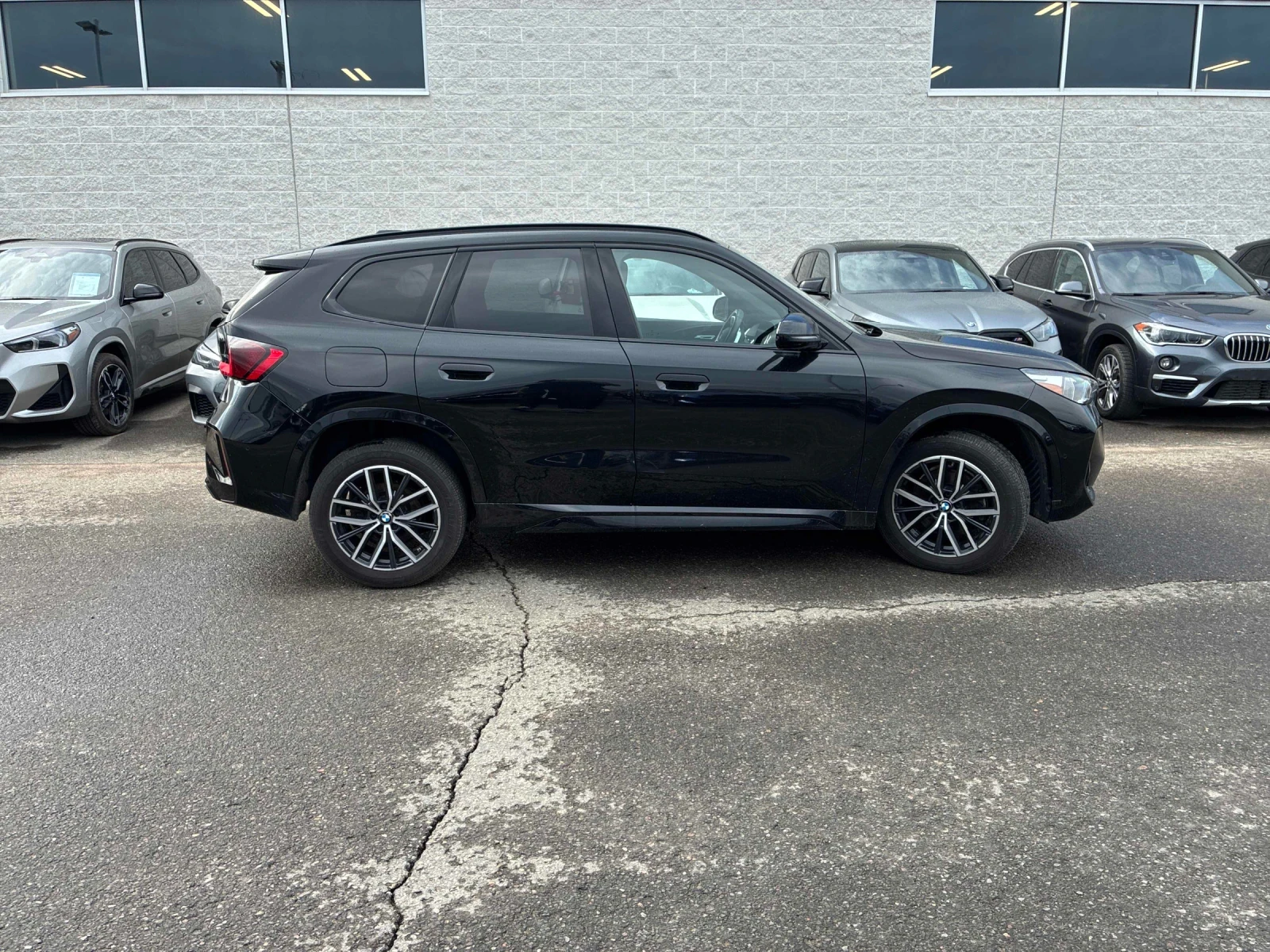 BMW X1 xDrive28i * ПОДГРЕВ * ПАНОРАМА * ДИГИТАЛНО ТАБЛО, снимка 3 - Автомобили и джипове - 54692639