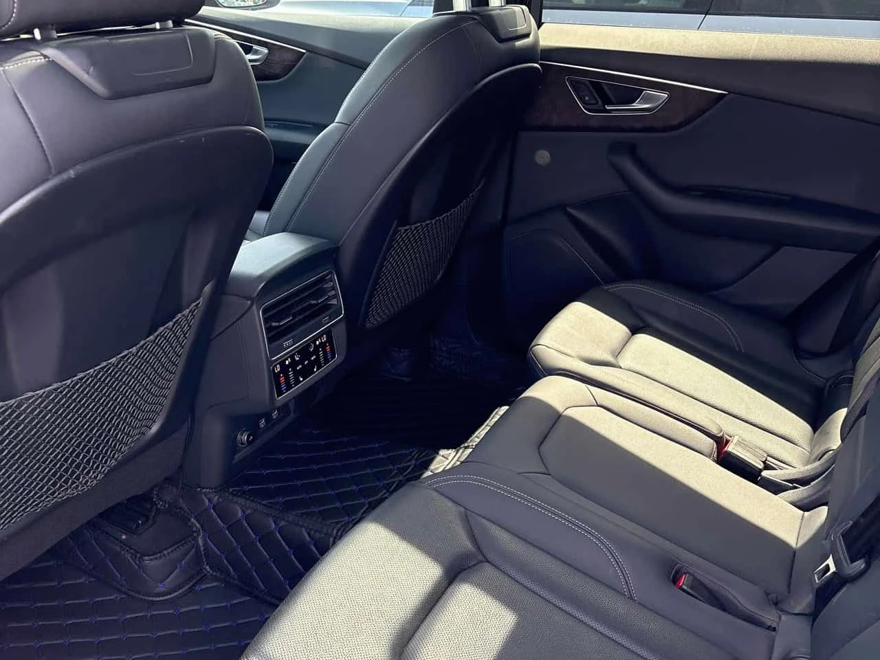 Audi Q8 * Progressiv * CARFAX * ЦЕНА ДО БГ, снимка 17 - Автомобили и джипове - 54782910