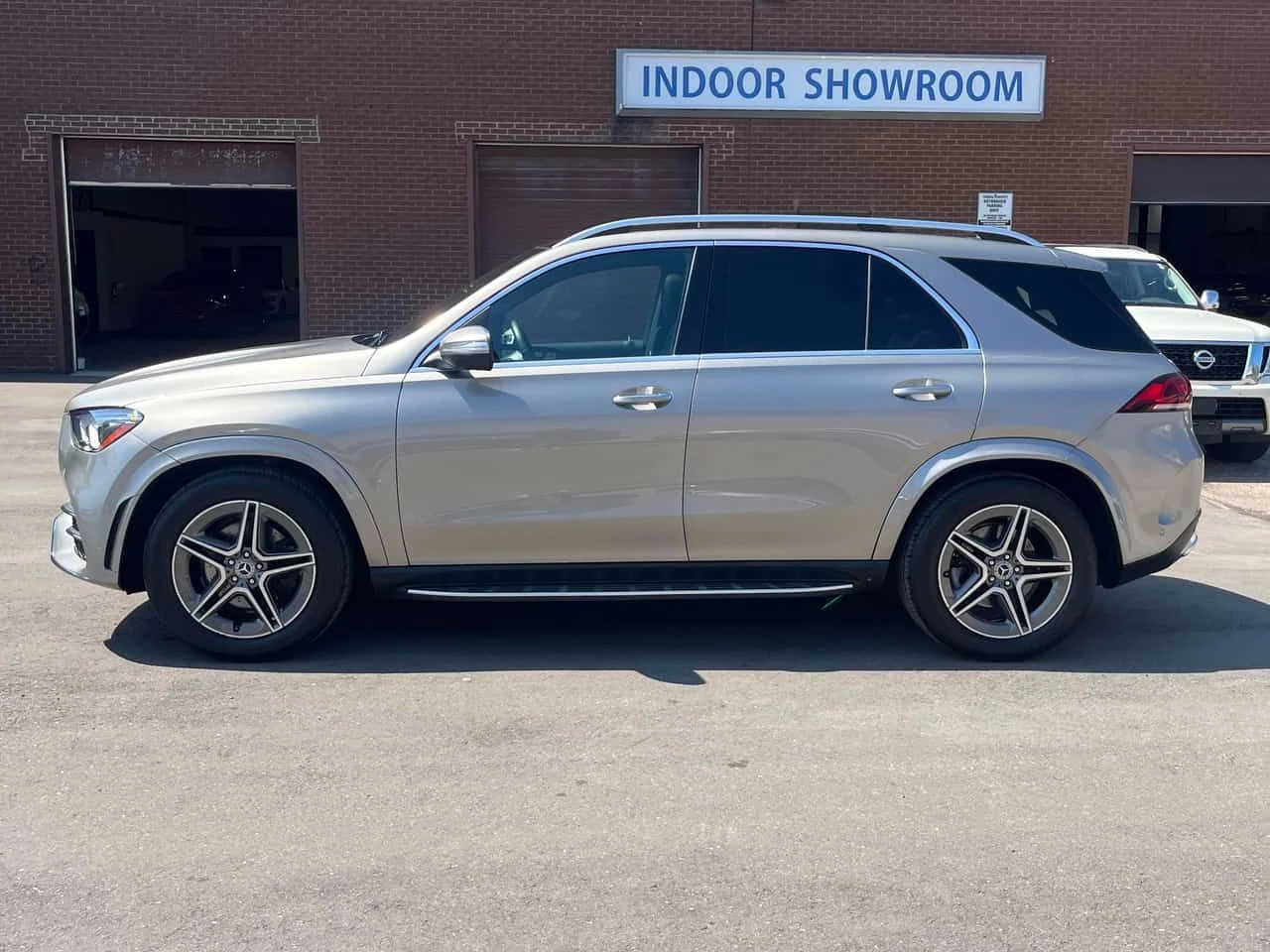 Mercedes-Benz GLE 350 * CARFAX * ПАНОРАМА * 360 КАМЕРА * АВТОКРЕДИТ * , снимка 2 - Автомобили и джипове - 55245367