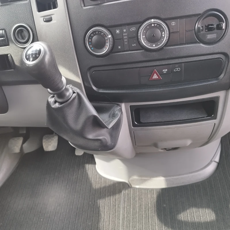 Mercedes-Benz Sprinter 419 CDI/190к.с/до 3.5т/Евро 6/Клима, снимка 10 - Бусове и автобуси - 49875765