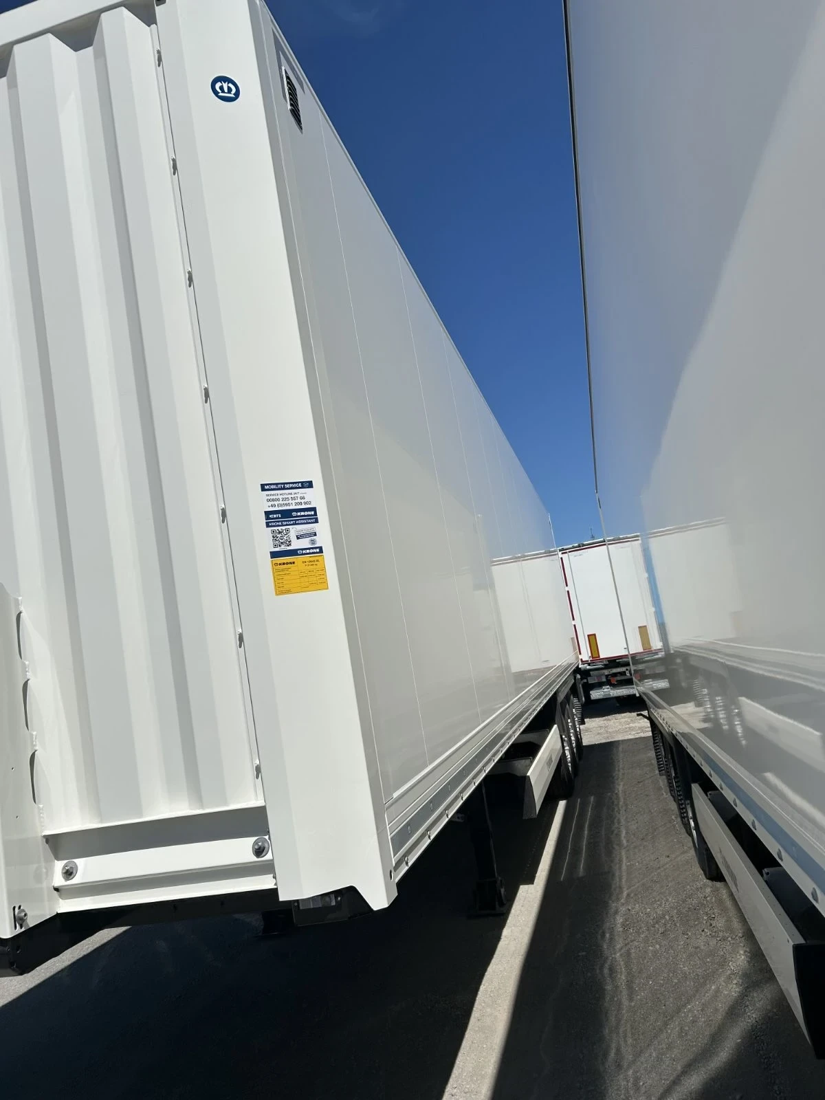 Полуремарке Krone BOX DHL, снимка 2 - Ремаркета - 54743193