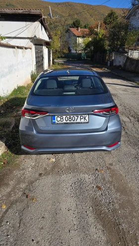 Toyota Corolla 1.6 6MT Executive Plus, снимка 2