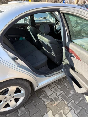 Mercedes-Benz E 220 Classic, снимка 10