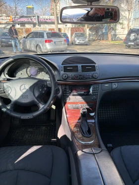 Mercedes-Benz E 220 Classic, снимка 15