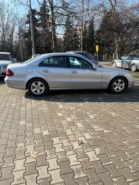 Mercedes-Benz E 220 Classic, снимка 3