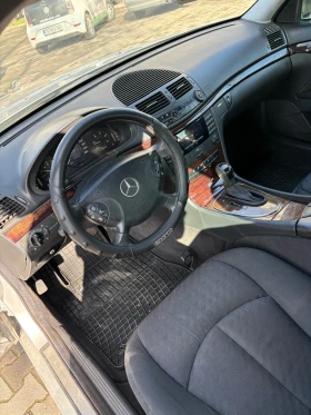 Mercedes-Benz E 220 Classic, снимка 14