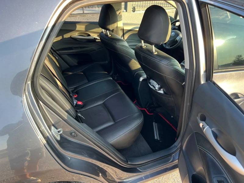 Toyota Auris 2.2D-CAT, снимка 7 - Автомобили и джипове - 52859264