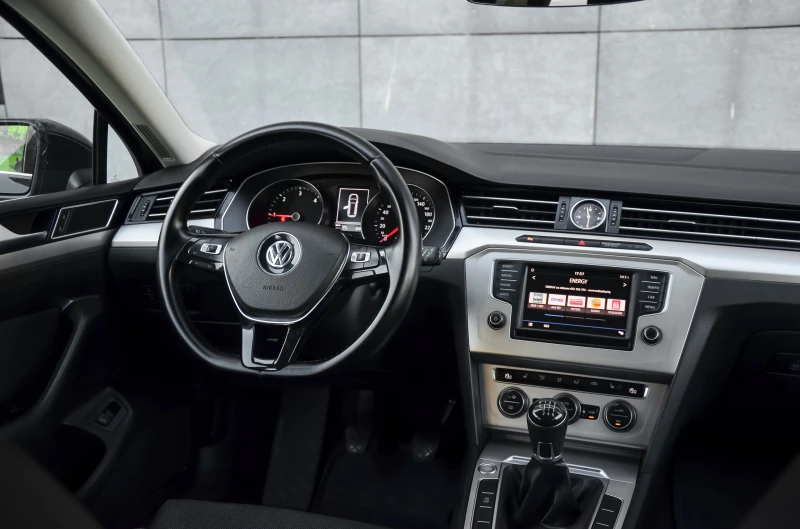 VW Passat 2.0 TDI, снимка 10 - Автомобили и джипове - 51534847