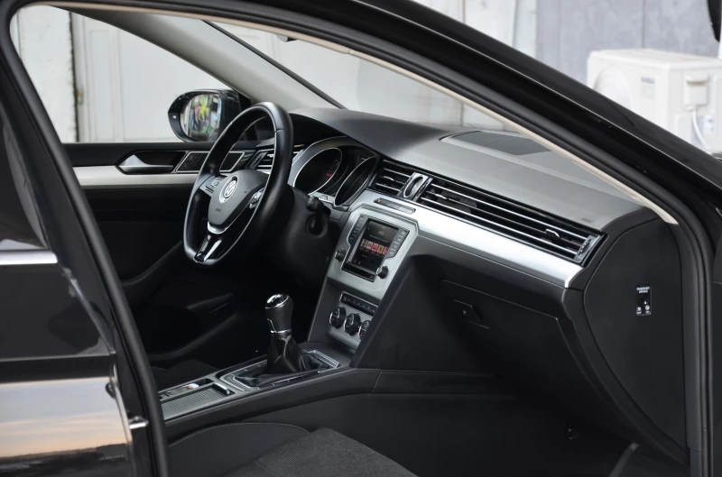 VW Passat 2.0 TDI, снимка 8 - Автомобили и джипове - 51534847