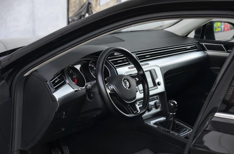 VW Passat 2.0 TDI, снимка 9 - Автомобили и джипове - 51534847