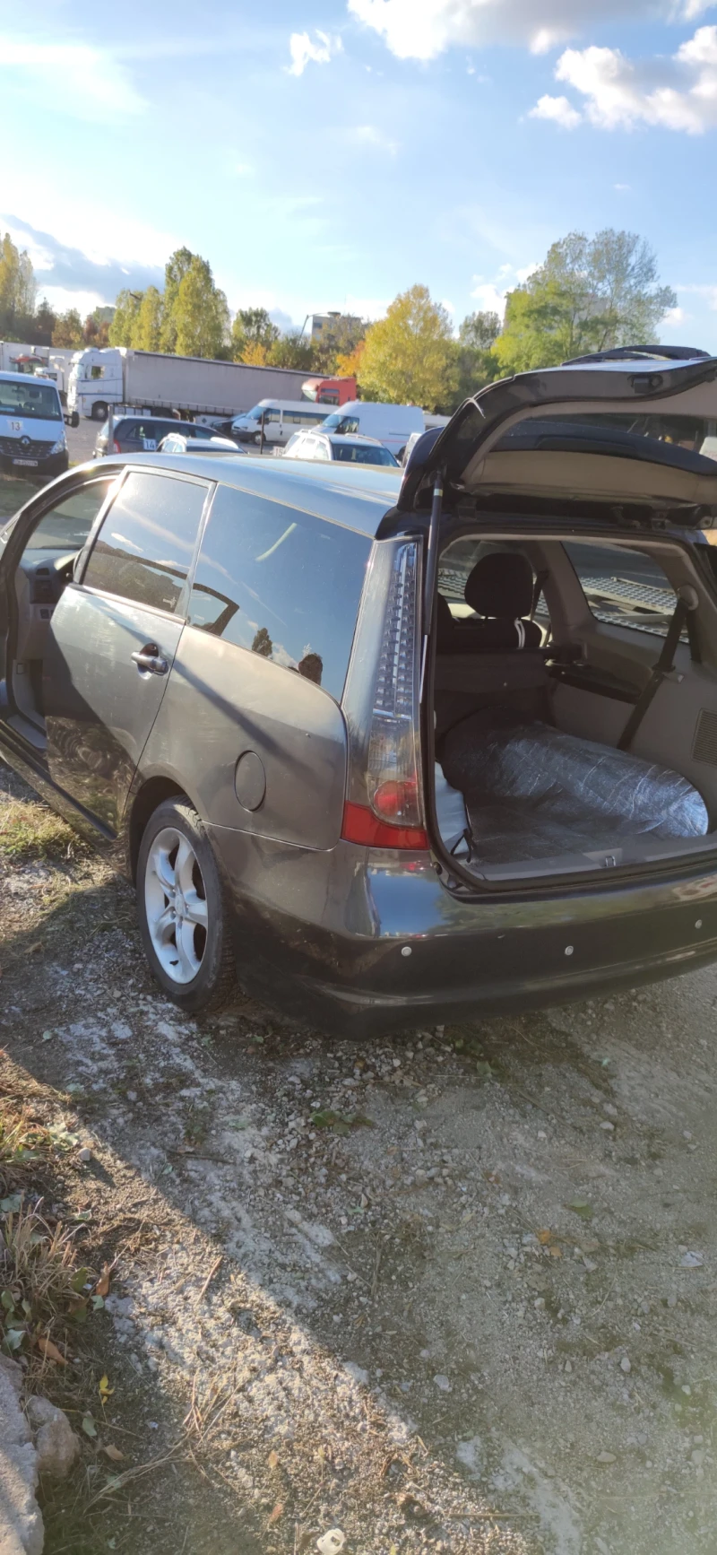 Mitsubishi Grandis 2 tdi, снимка 16 - Автомобили и джипове - 52514739