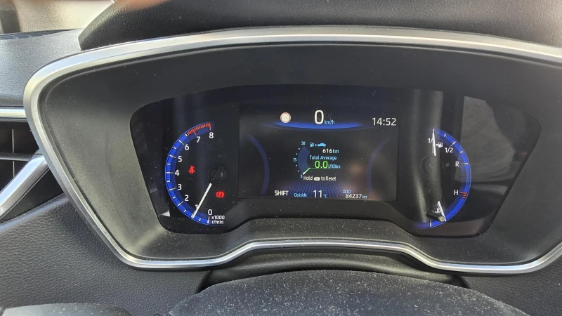 Toyota Corolla 1.6 6MT Executive Plus, снимка 3 - Автомобили и джипове - 52186339