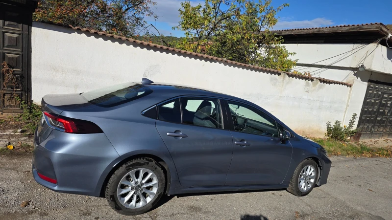 Toyota Corolla 1.6 6MT Executive Plus, снимка 6 - Автомобили и джипове - 52186339