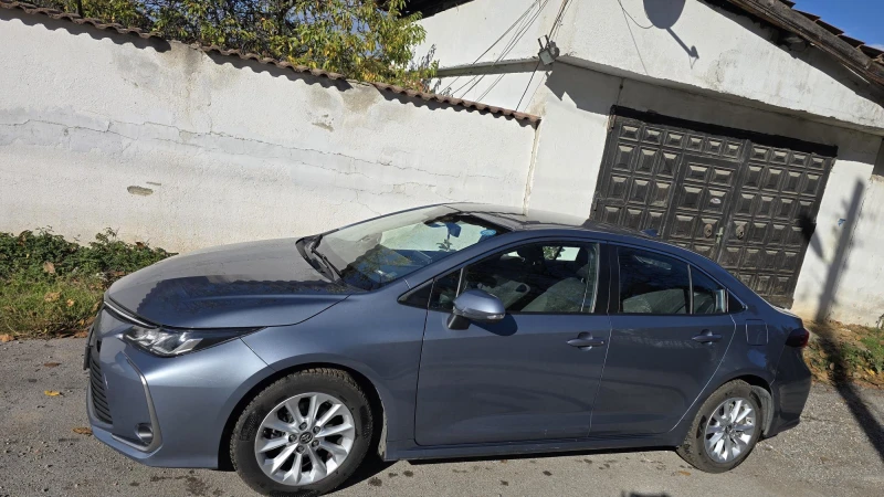 Toyota Corolla 1.6 6MT Executive Plus, снимка 14 - Автомобили и джипове - 52186339