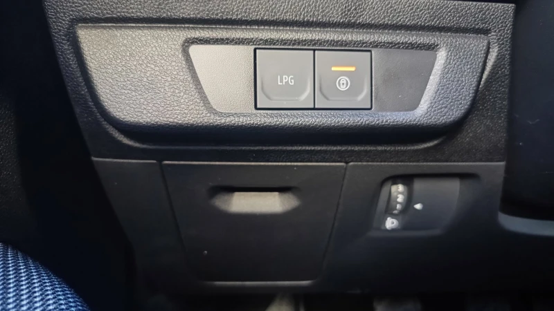 Dacia Sandero Stepway, снимка 6 - Автомобили и джипове - 52854771