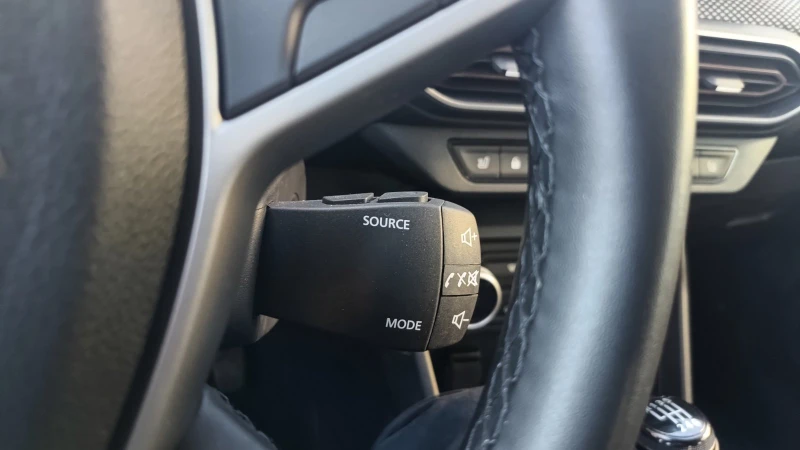 Dacia Sandero Stepway, снимка 11 - Автомобили и джипове - 52854771