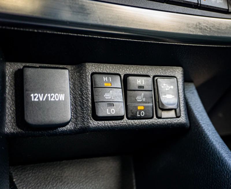 Toyota Auris 2.0 D-4D С ГАРАНЦИЯ! ТОП!, снимка 13 - Автомобили и джипове - 52875030