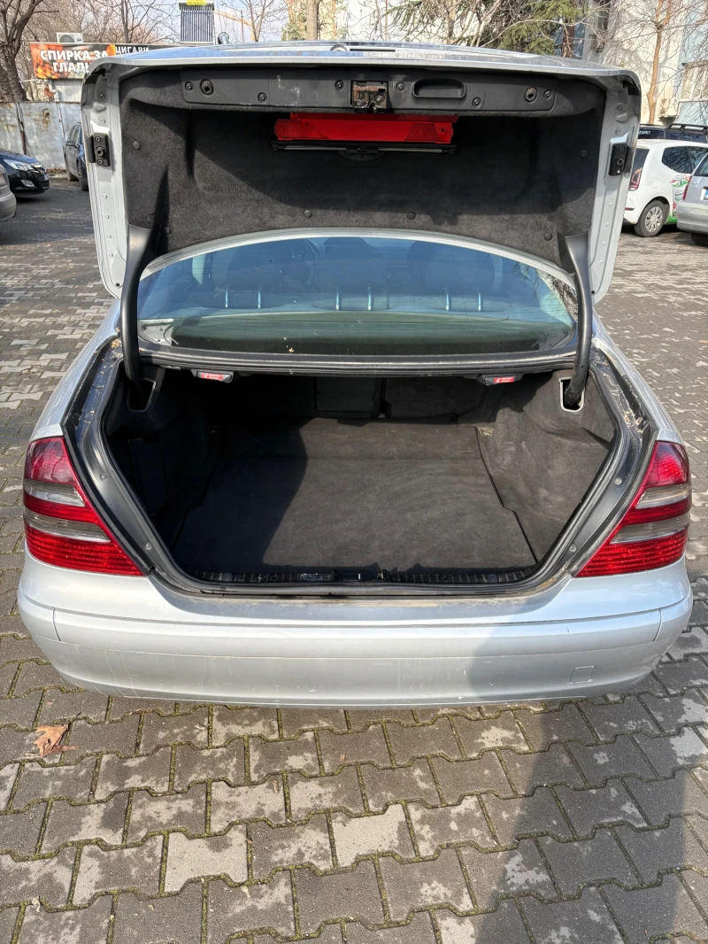 Mercedes-Benz E 220 Classic, снимка 7 - Автомобили и джипове - 53297372