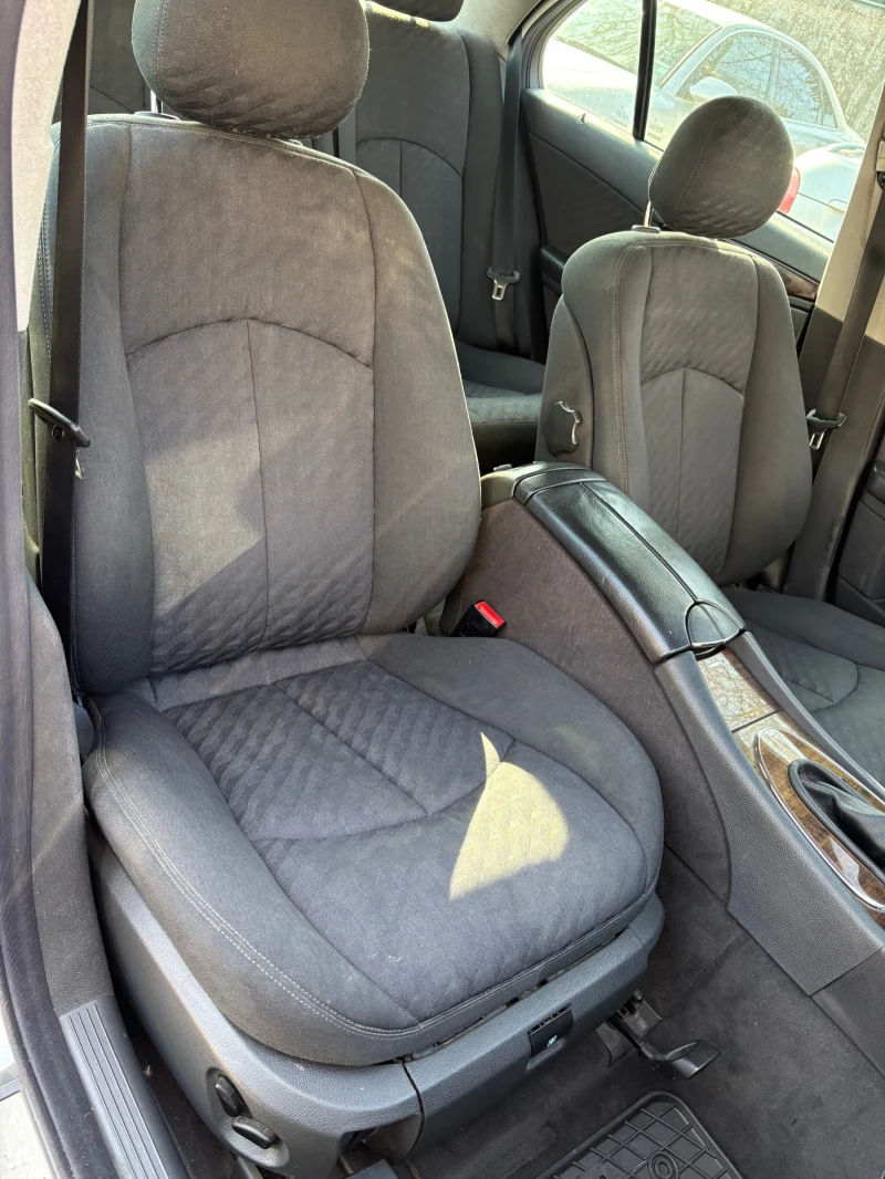 Mercedes-Benz E 220 Classic, снимка 12 - Автомобили и джипове - 53297372