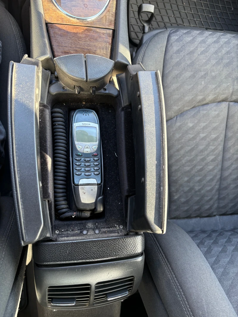 Mercedes-Benz E 220 Classic, снимка 16 - Автомобили и джипове - 53297372