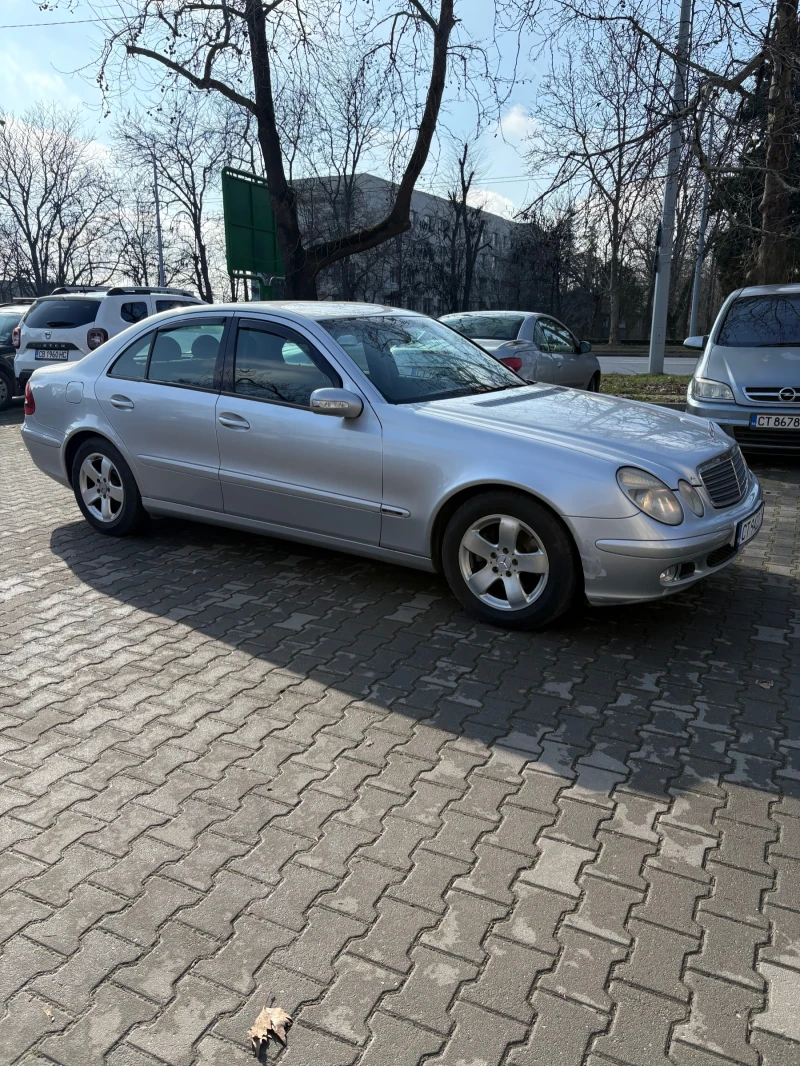Mercedes-Benz E 220 Classic, снимка 4 - Автомобили и джипове - 53297372