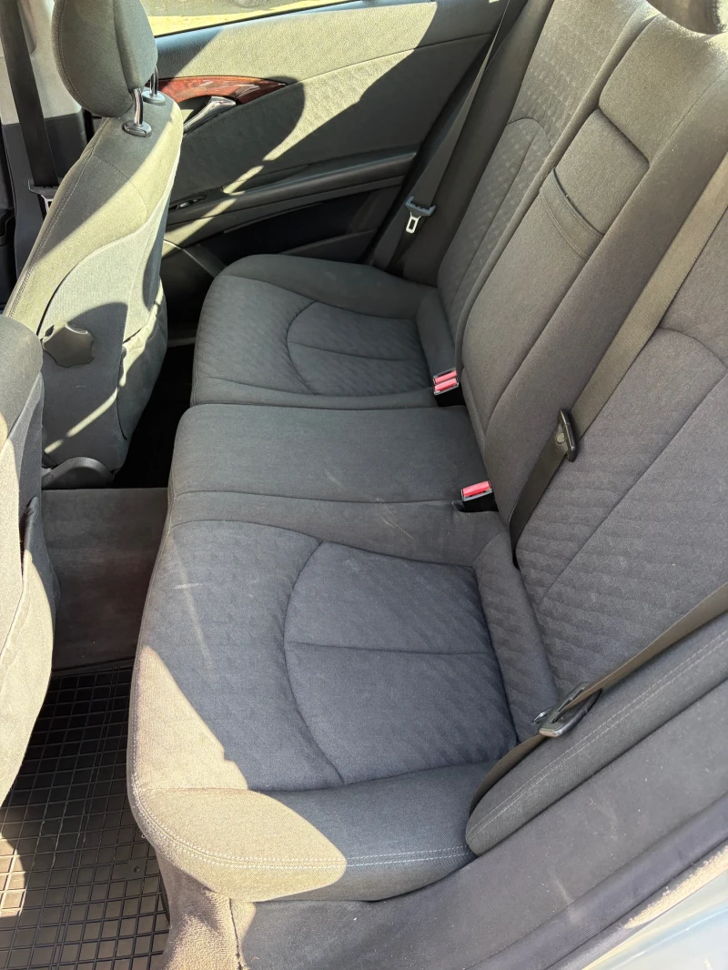 Mercedes-Benz E 220 Classic, снимка 9 - Автомобили и джипове - 53297372