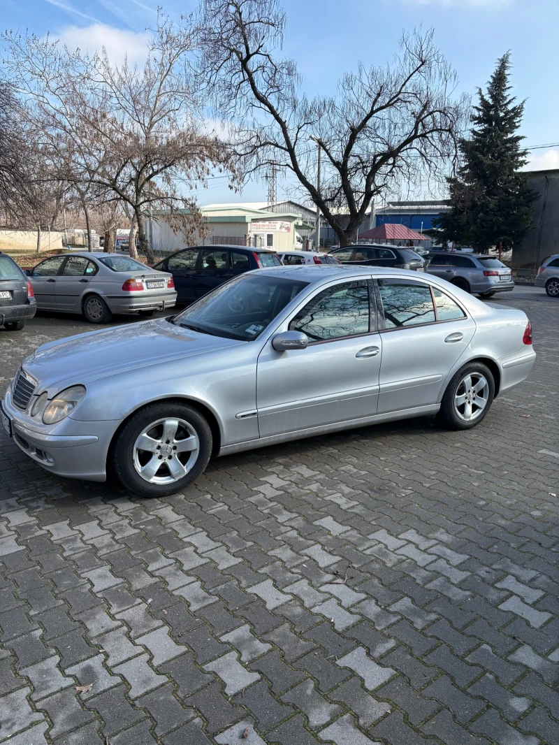Mercedes-Benz E 220 Classic, снимка 2 - Автомобили и джипове - 53297372